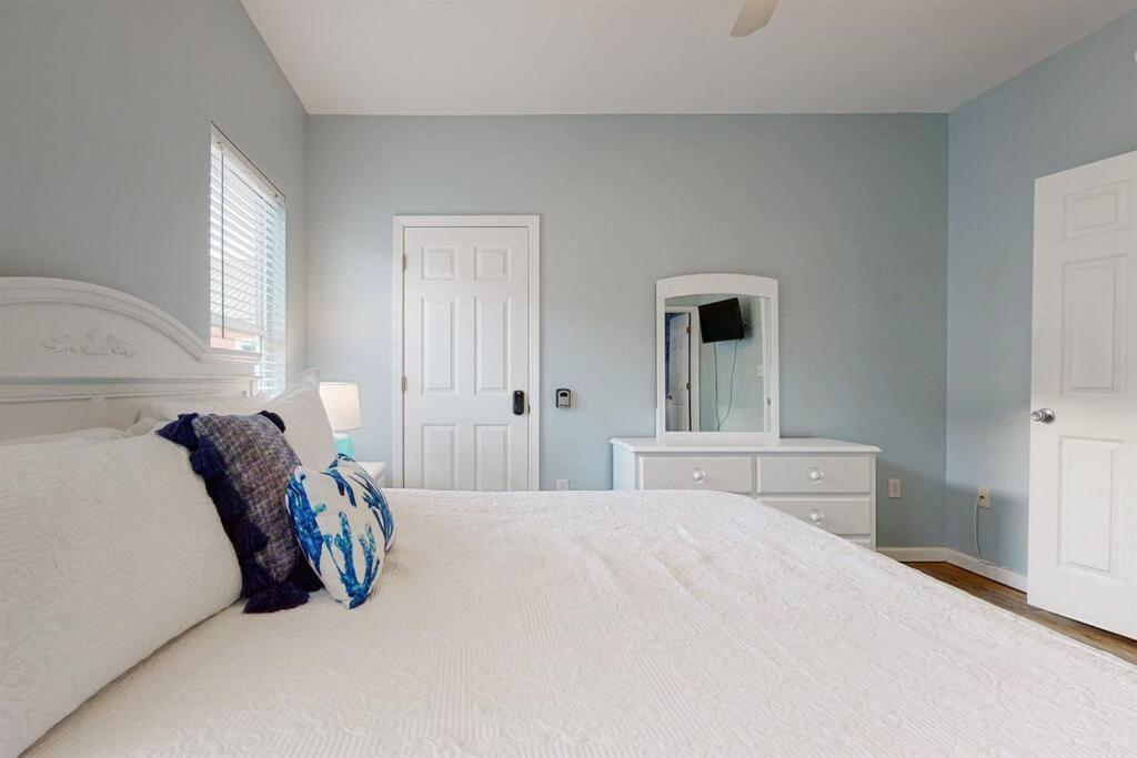 Eye-Catching Property W/ Picturesque Coastal Views Gulf Shores Exterior photo
