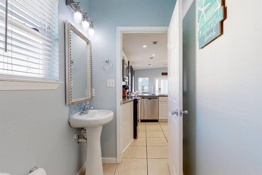 Eye-Catching Property W/ Picturesque Coastal Views Gulf Shores Exterior photo